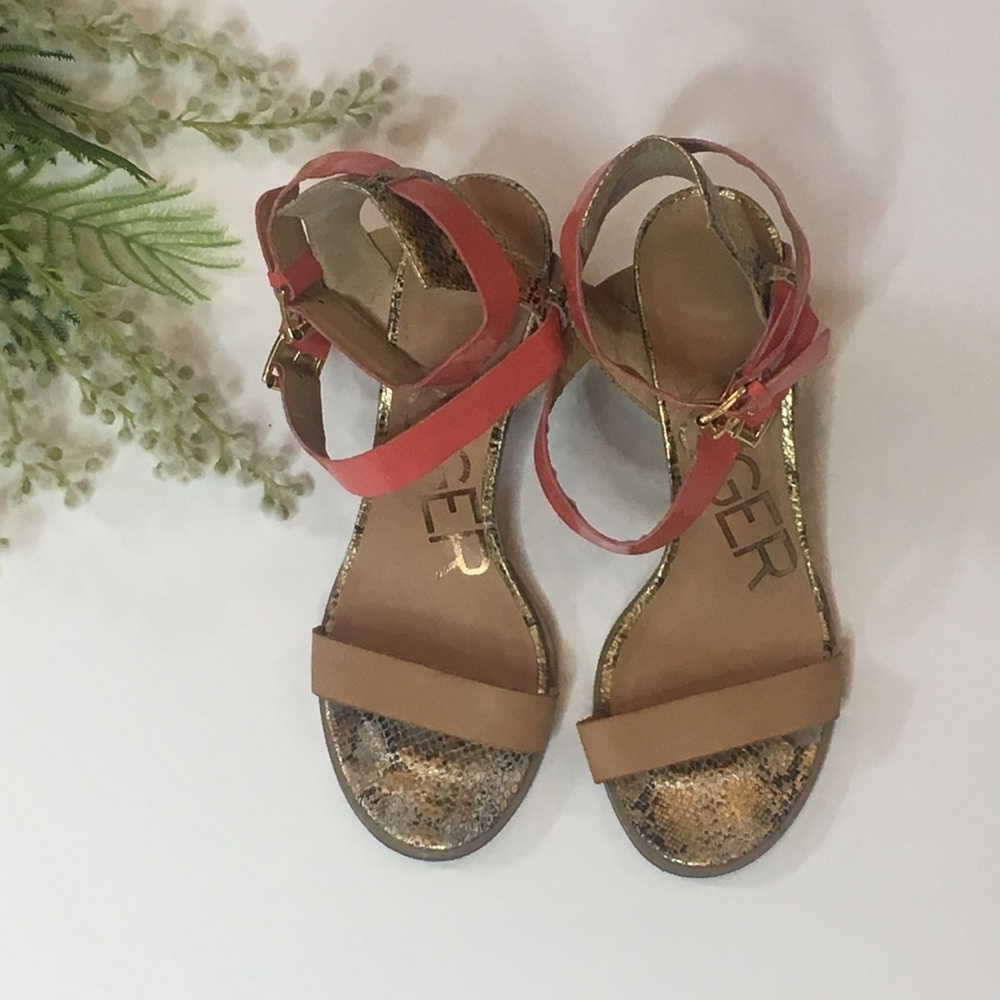 Kelsi Dagger coral/tan w/ block heels Size 8.5